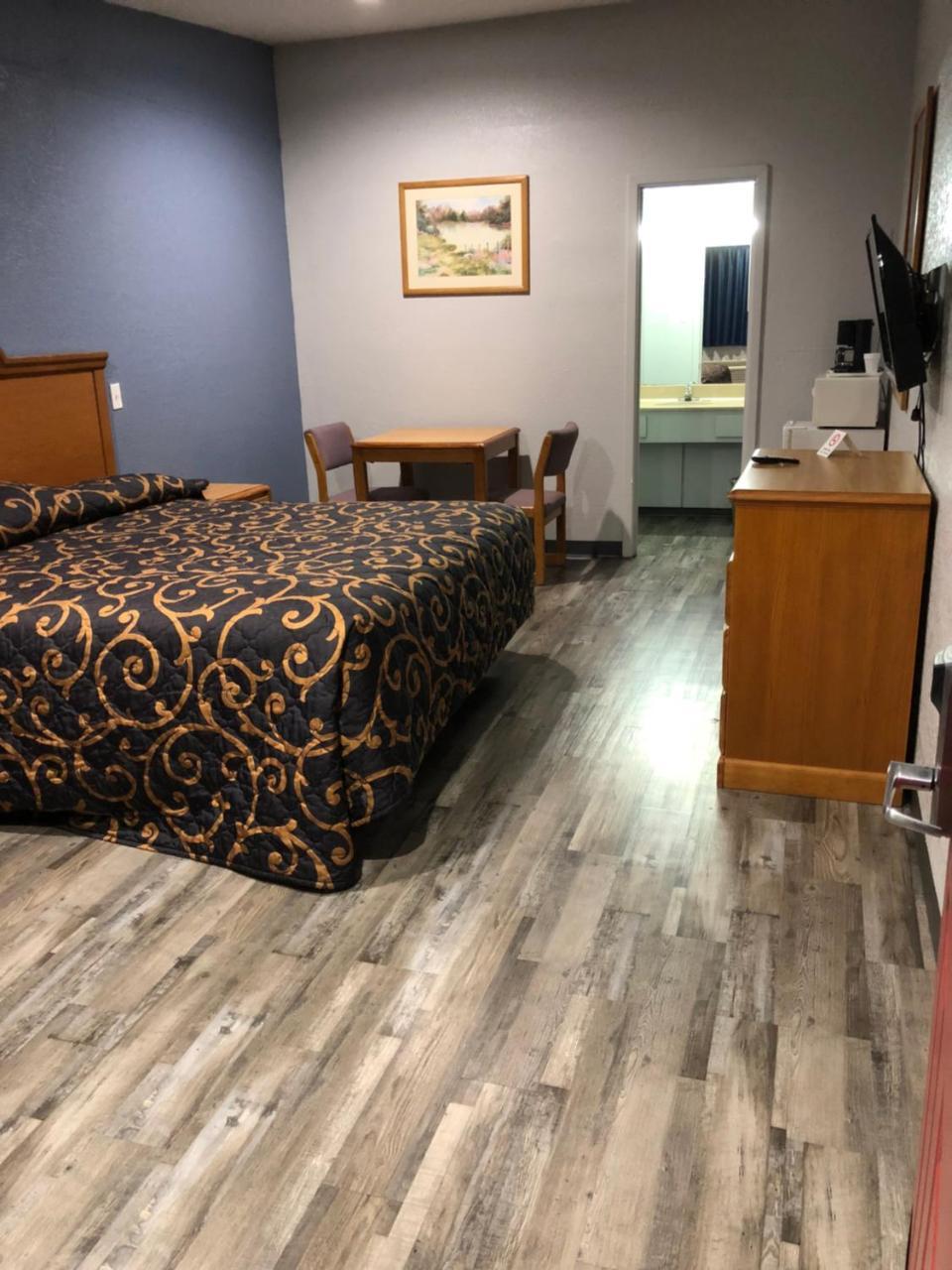 Delux Inn 克利本 外观 照片
